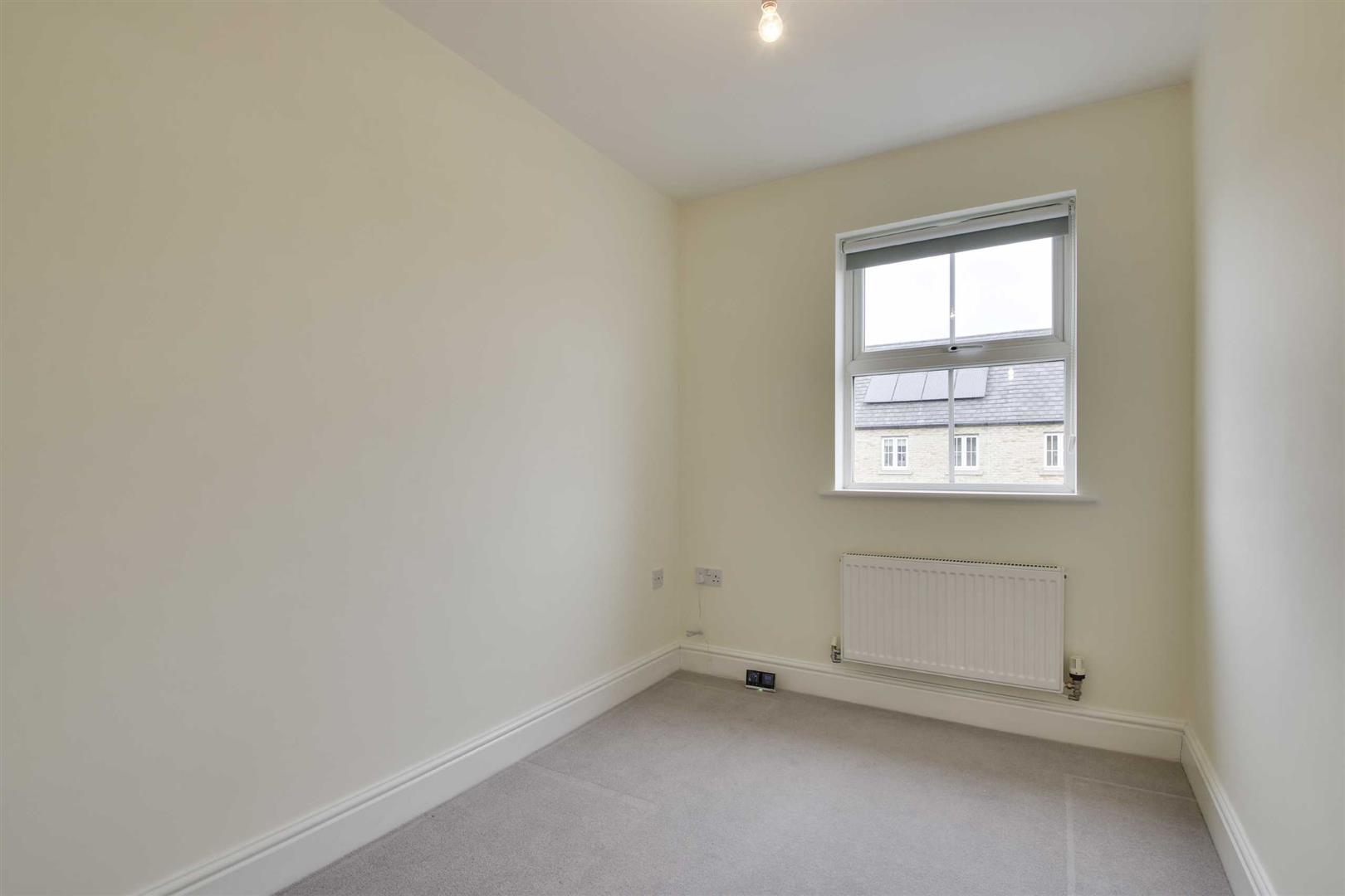Harlow Crescent, Oxley Park, Milton Keynes